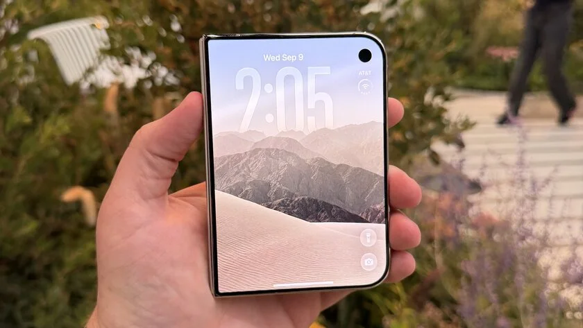 Складной iPhone Duo оказался не очень удобным для левшей